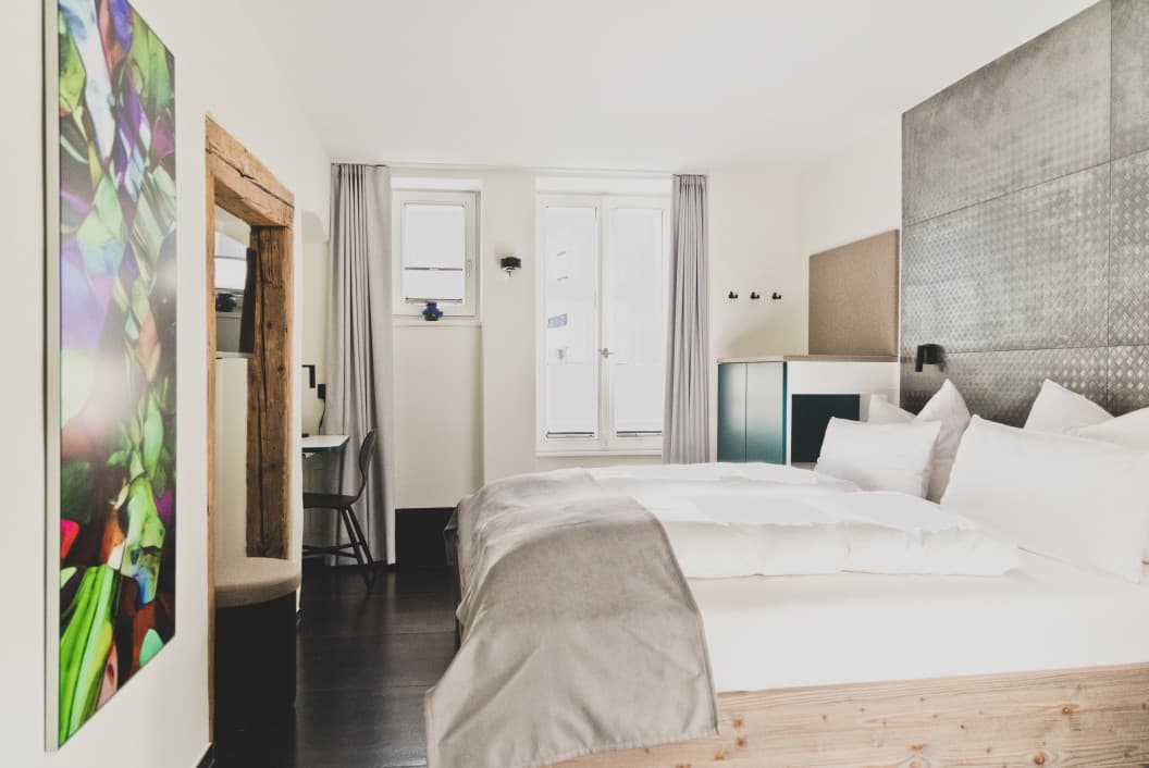 Zimmer mit Kingsize-Bett
